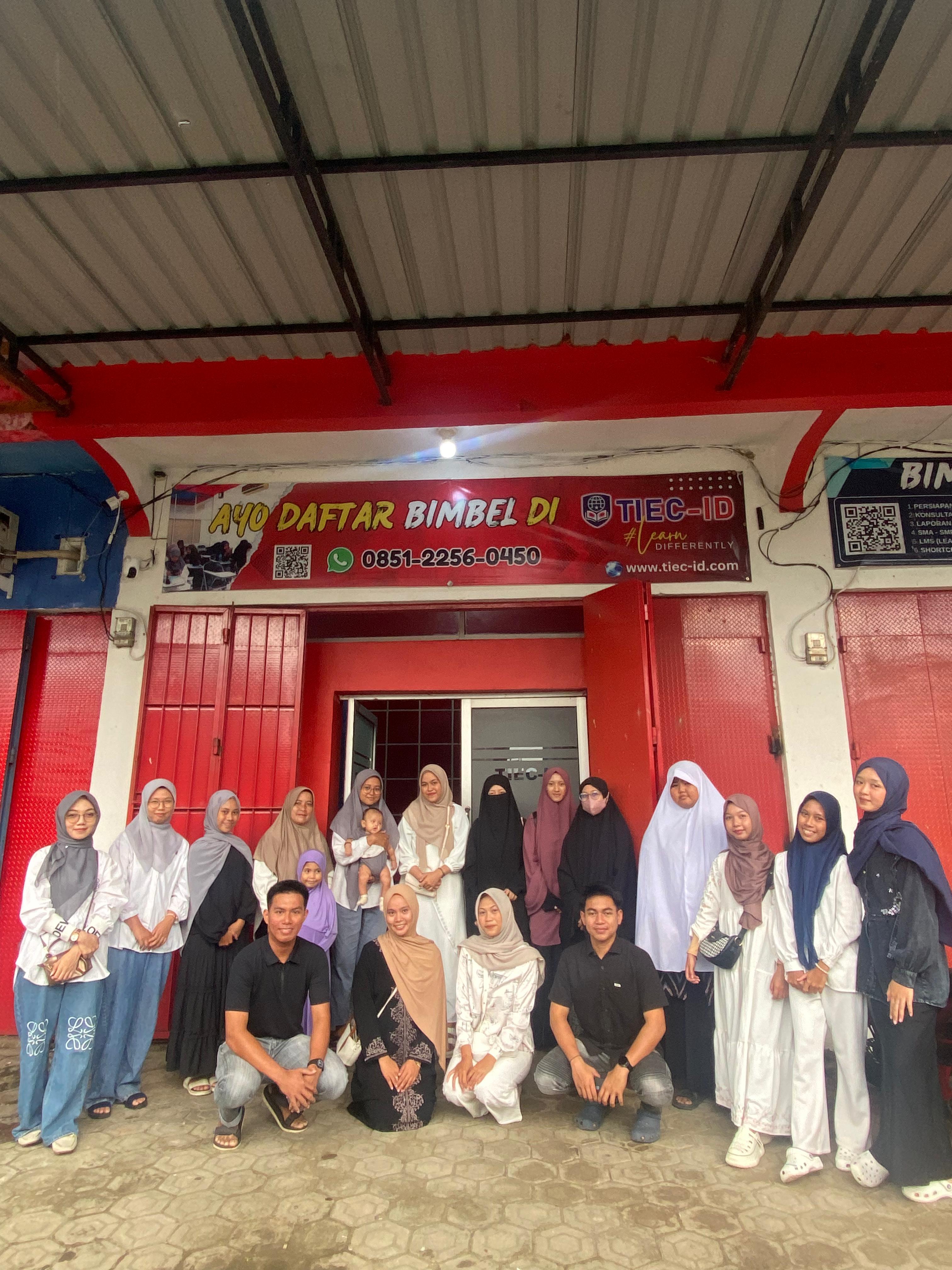 Siswa TIEC-ID Berbagi Takjil dan Jalin Kebersamaan dalam Buka Puasa Bersama