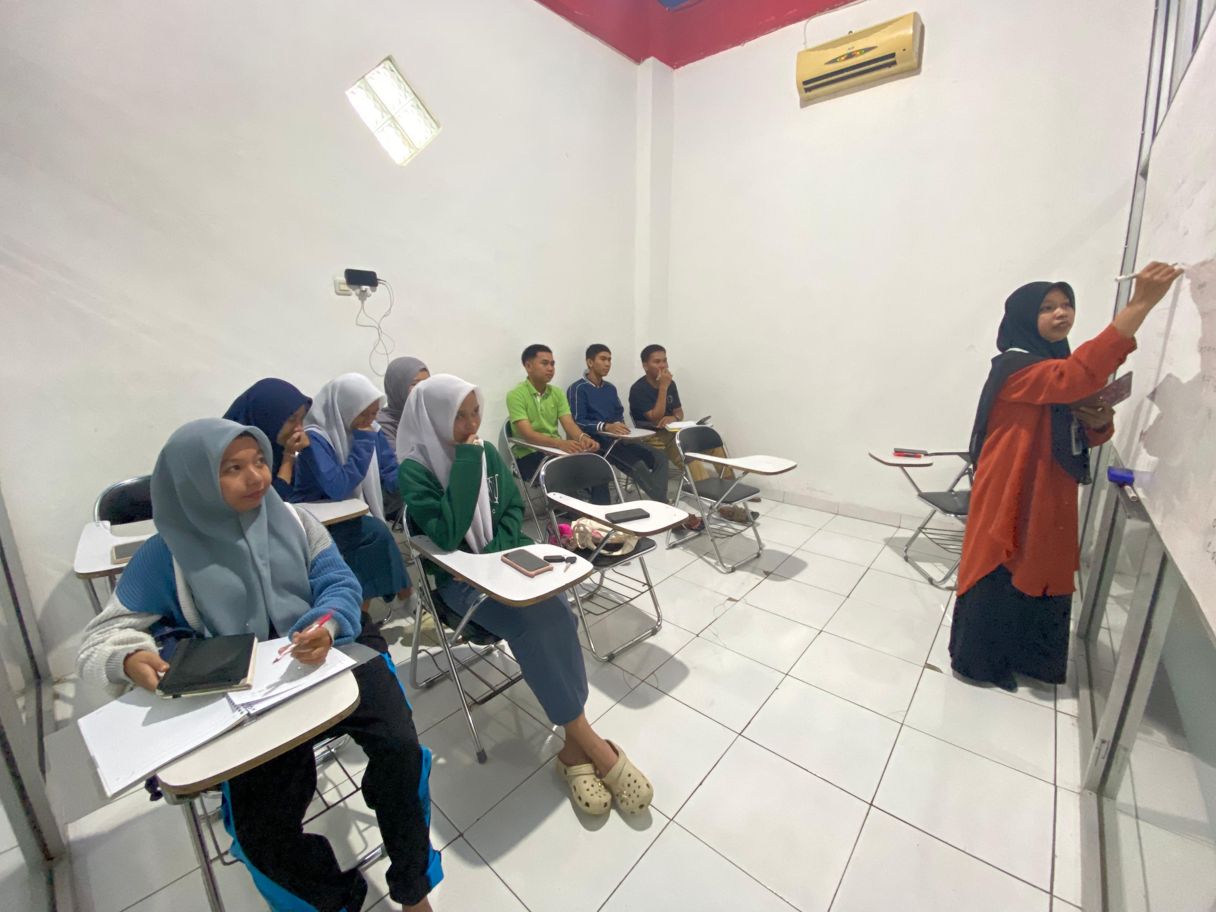 Suasana Kelas Persiapan UTBK