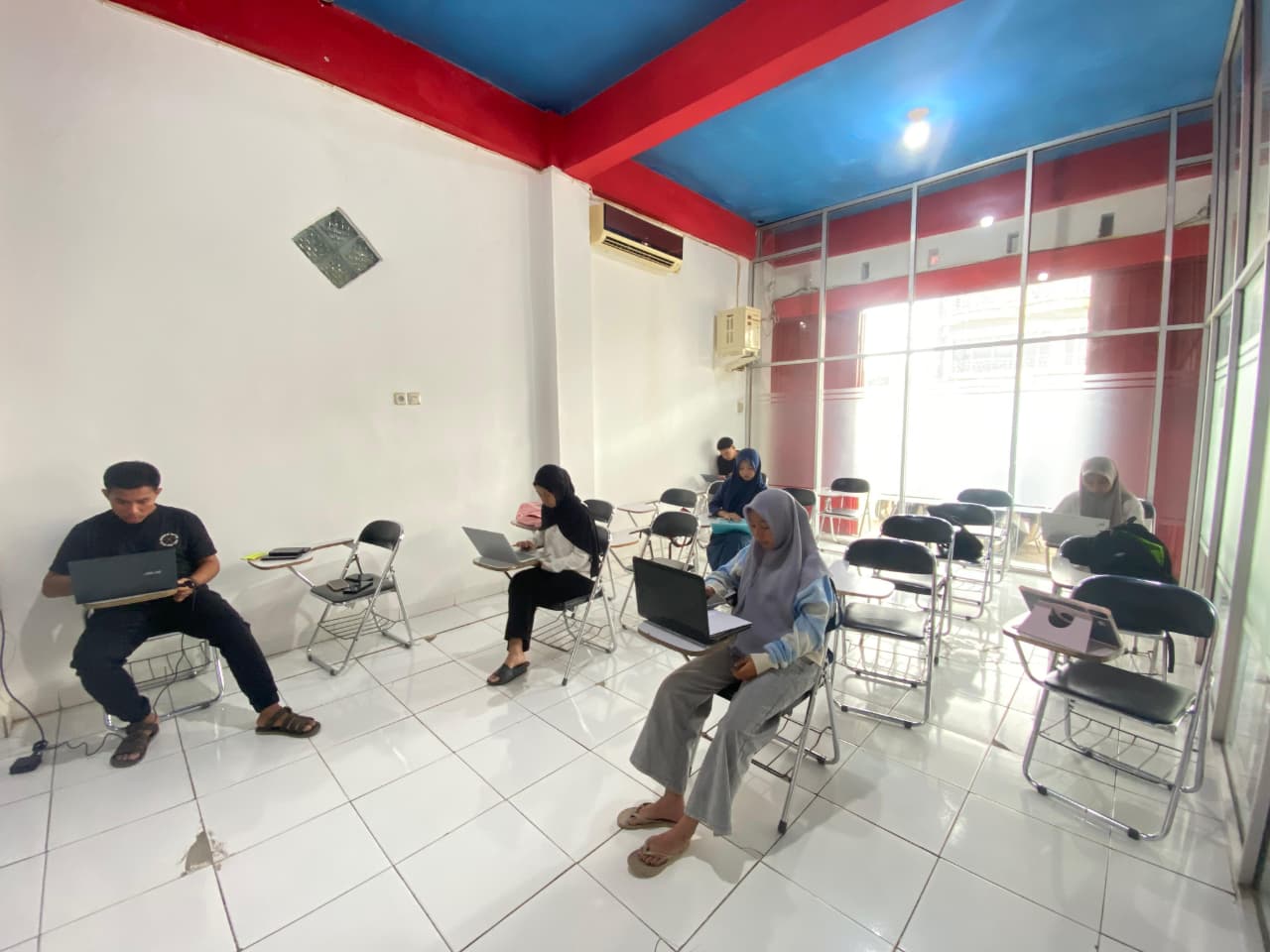 Try Out UTBK Sesi 2 Siswa Kelas XII TIEC-ID 