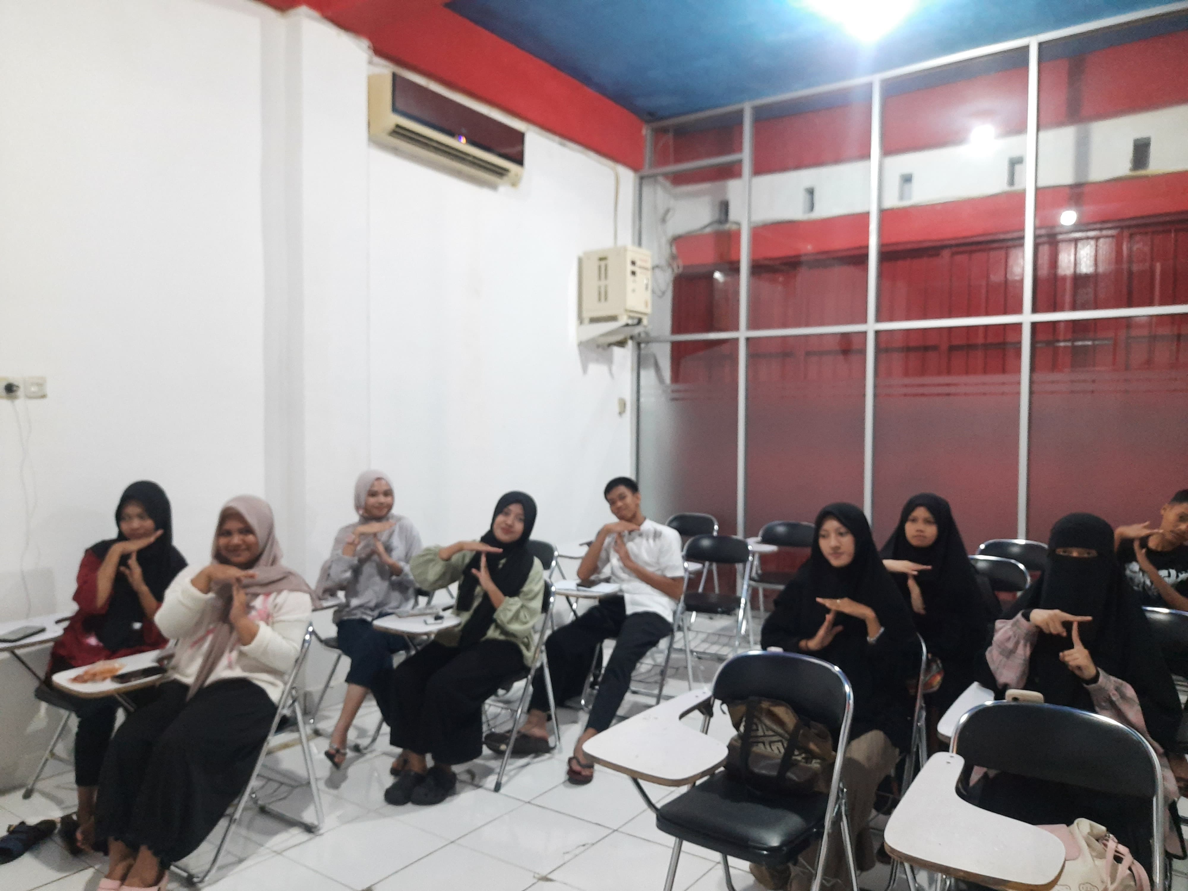 Siswa SMA kelas Reguler TIEC-ID 